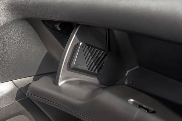 thinkware-u3000pro-lte-modul-f-r-dashcam-remote-live-view-mit-connected-service- image 1