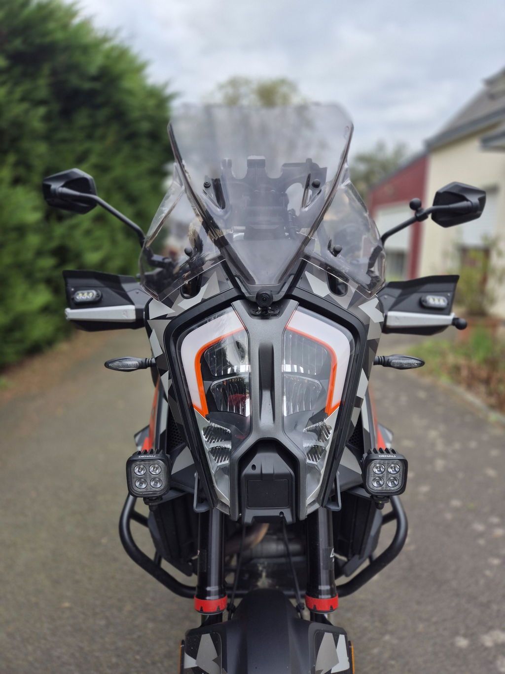 Klasse bei Tag und Regen